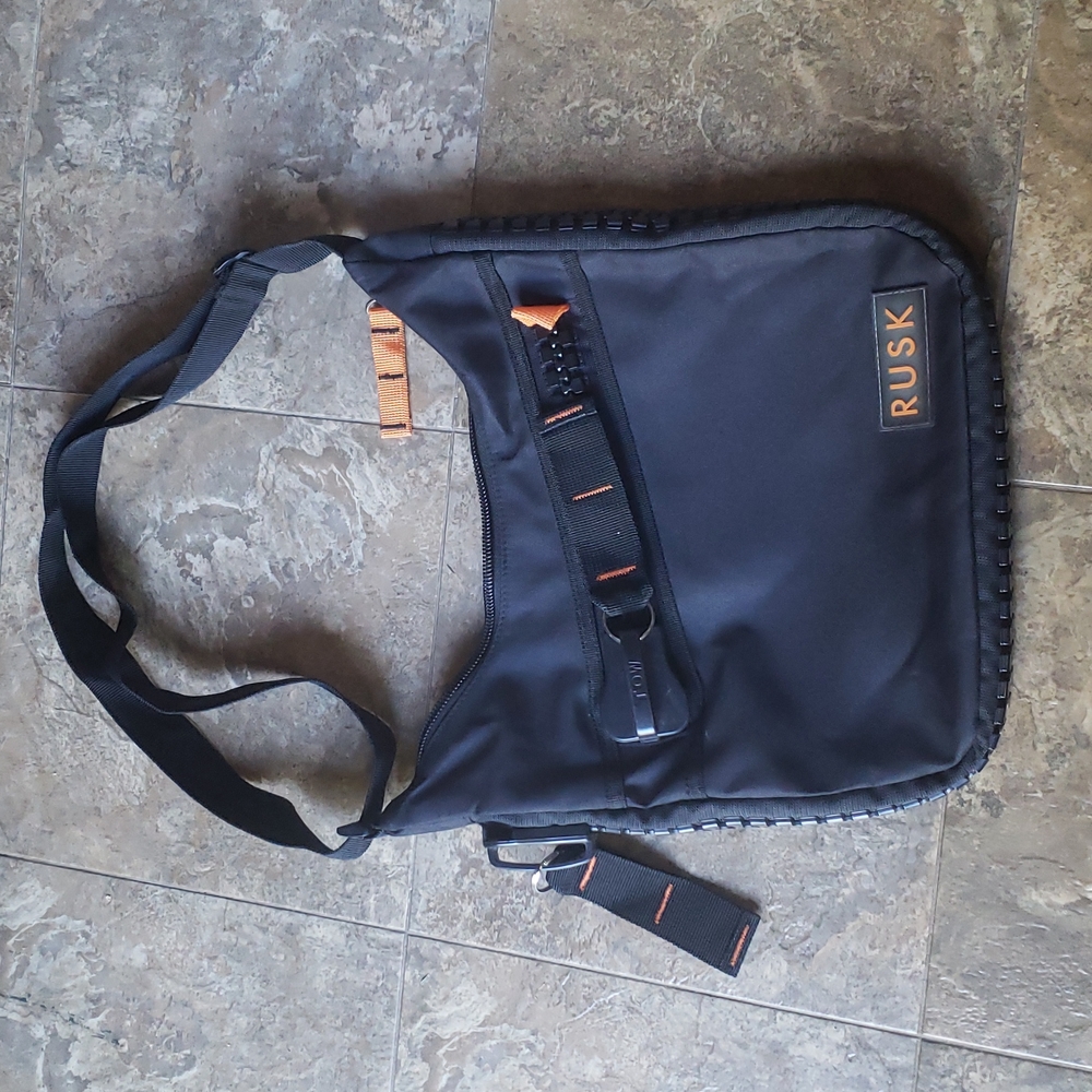 RUSK Black Zippered purse bag